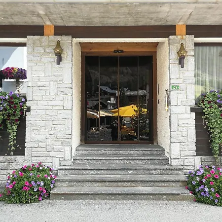 Ambiente Mountain Style ホテル サース フェー