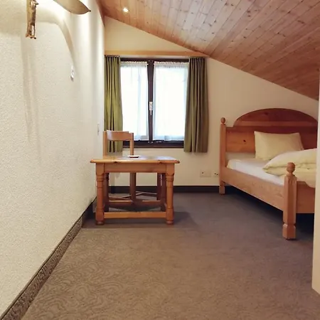 Ambiente Mountain Style ホテル サース フェー