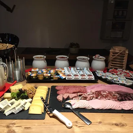 Ambiente Mountain Style ホテル サース フェー